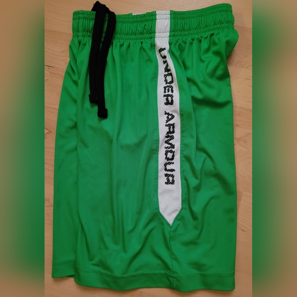 Under armour short - Picture 1 of 2